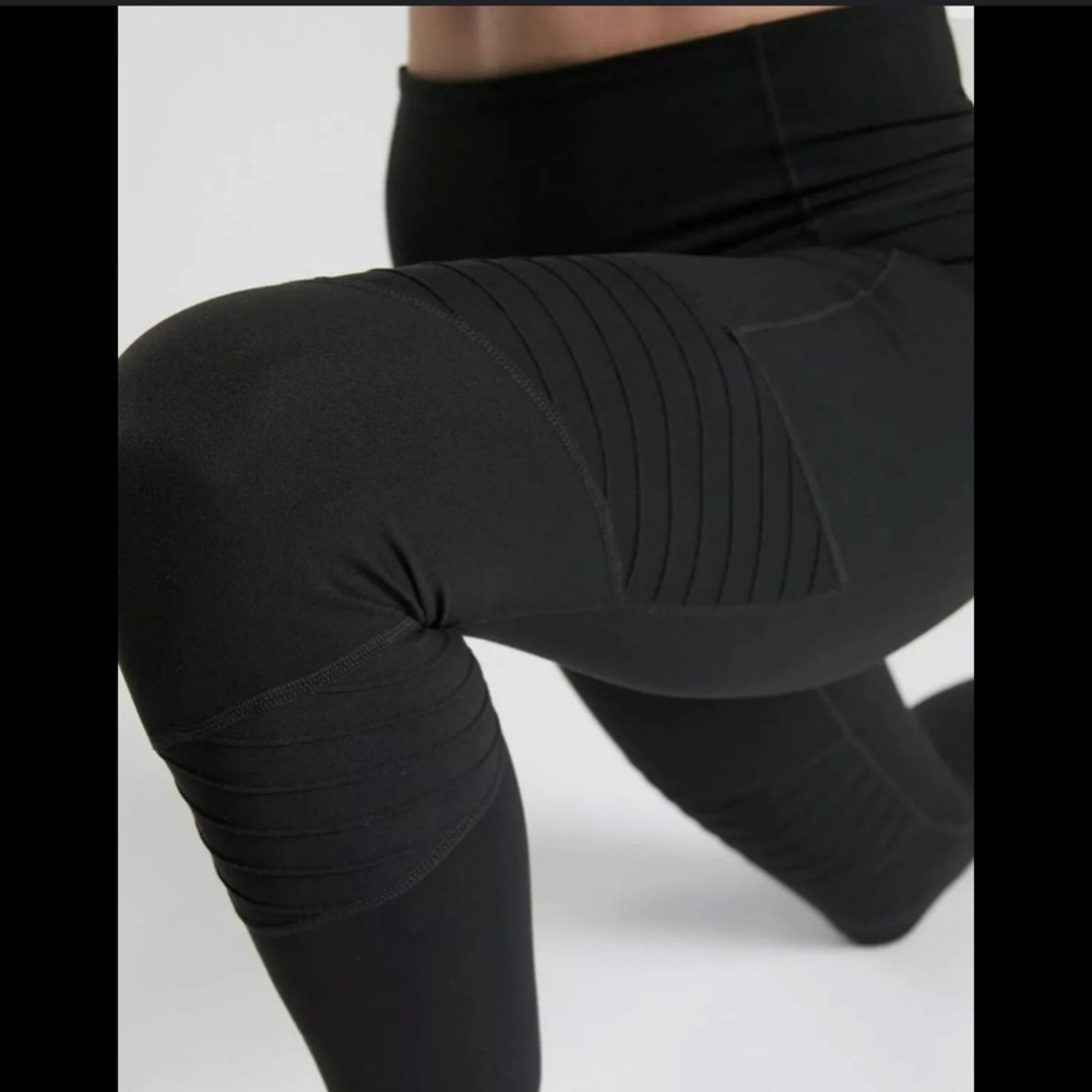 NWOT new athleta inclination moto rights xs black salutation powervita